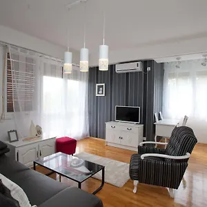 Apartment Macho, Split